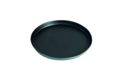 Gi.Metal - Teglia tonda in lamiera bluita con bordo svasato di 2,5 cm o 4 cm. La teglia permette di avere una cottura uniforme nei forni dove la platea si riscalda immediatamente, offrendo una maggiore protezione della base della pizza. La cottura in tegl