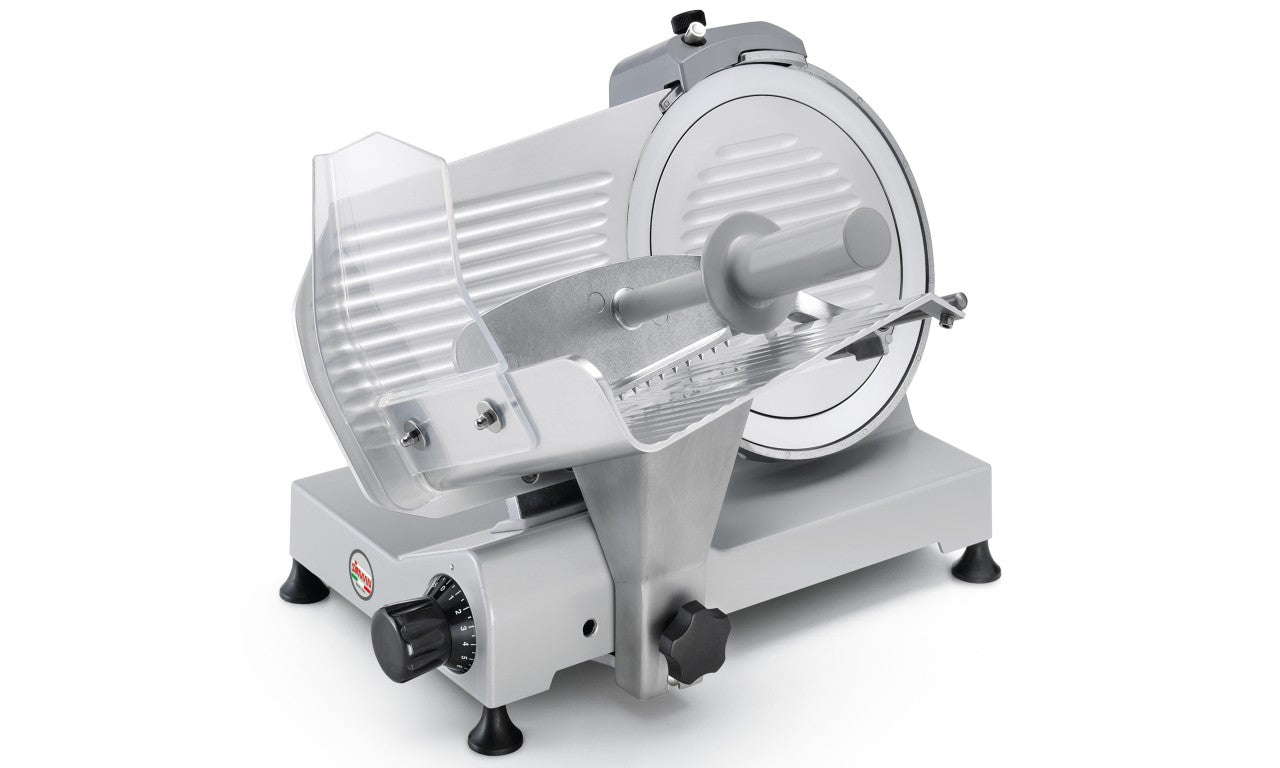 Sirman - SMART 250 - Basamento in pressofusione con finitura in smalto alimentare. - Vela, piatto e coprilama in alluminio anodizzato. - Pressa merce ergonomico in alluminio pressofuso con denti conformati per bloccare perfettamente il prodotto da tagliar